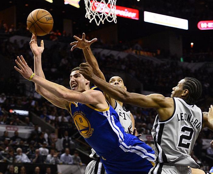 Klay Thompson foi o destaque do Golden State Wariorrs na vitória sobre o San Antonio Spurs, no segundo confronto dos playoffs | Larry W. Smith / EFE