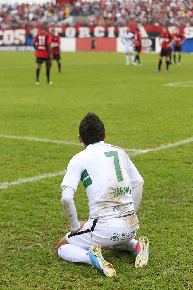 Rafinha lamenta oportunidade perdida no Atletiba |