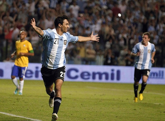 Scocco é um dos jogadores que atraíram o interesse do São Paulo | Enrique Marcarian / Reuters