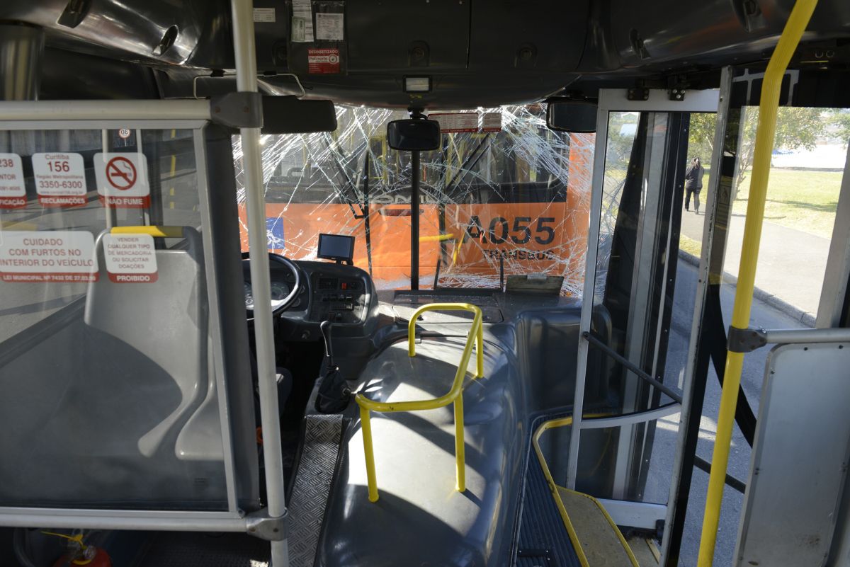 Colisão aconteceu na manhã desta sexta-feira (10) | Henry Milléo/Agência de Notícias Gazeta do Povo