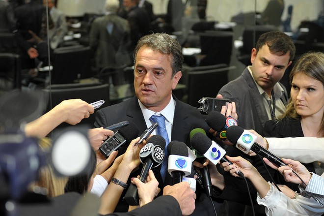 Deputado Plauto Miró (DEM), da base aliada, acompanhou a oposição e votou contra projeto que cria conta única para o governo do Paraná. Ele quer ser conselheiro do TC |