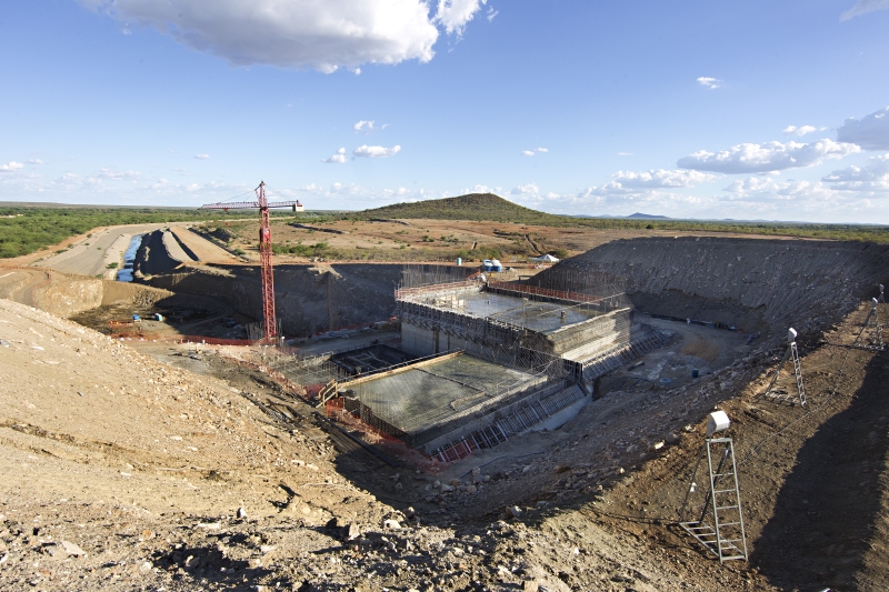 Em Salgueiro (PE), água bombeada do reservatório passará 180 metros acima do leito do São Francisco e dali a força da gravidade vai distribuí-la para 4 estados | Alexandre Mazzo