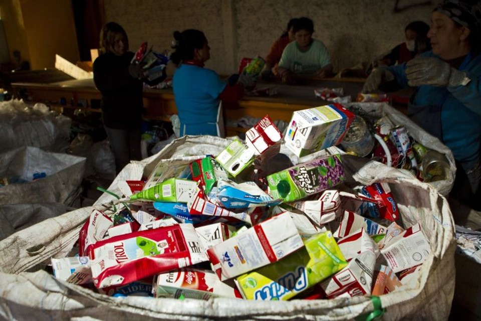 Longa-vida: pré-acordo fixa prazo até 2015 para setor de embalagens aumentar reciclagem | Antonio Costa/Arquivo/Gazeta do Povo