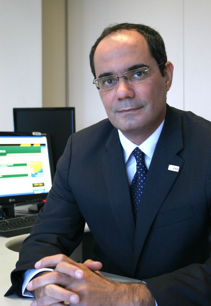 A lei traz benefícios (...) no sentido de melhorar a qualidade dos serviços prestados ao cidadão. Por exemplo: uma pessoa que precisa de atendimento em um hospital público, mas não há médicos disponíveis. Ela pode solicitar a relação de médicos que deveriam estar de plantão e questionar o poder público sobre essa ausência.- Sérgio Nogueira Seabra | Arquivo / Gazeta do Povo