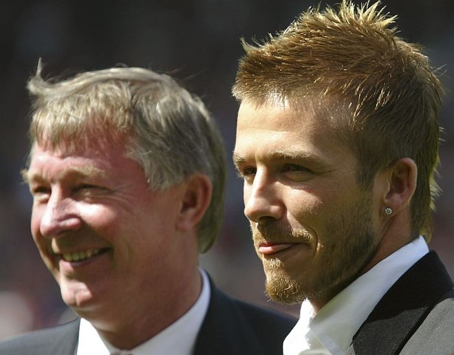 Beckham anunciou sua aposentadoria uma semana depois de Alex Ferguson, treinador que o descobriu, se despedir do Manchester United |