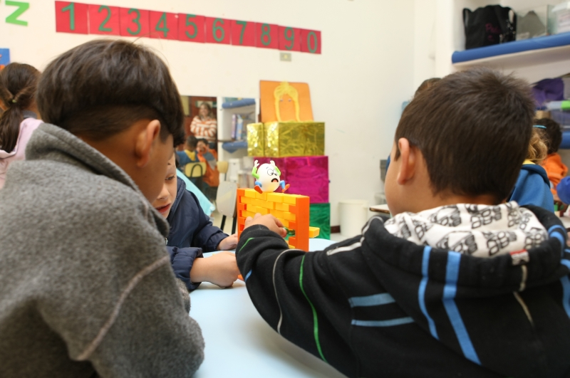 Pais devem estar atentos à estrutura da creche e à formação dos professores ao escolherem onde deixar os filhos | Aniele Nascimento/Gazeta do Povo