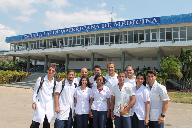 Jovens vindos de famílias pobres no Brasil conseguiram vaga para cursar Medicina em Cuba. Hoje o grupo soma 594 estudantes | Célio Martins/ Gazeta do Povo