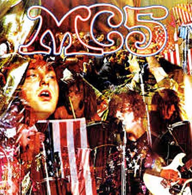 Kick Out the Jams (1969)- MC5 - Como capturar toda a energia anárquica de uma banda em seu disco de estreia? Gravando ao vivo no lugar em que crescia um embrião do punk: Detroit. |