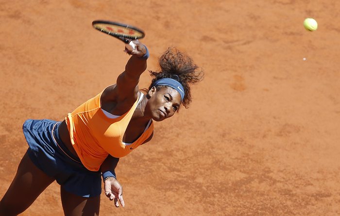 Serena Williams segue atropelando as adversárias no saibro de Roma. Neste sábado passou pela romena Simona Halep | Tony Gentile / Reuters