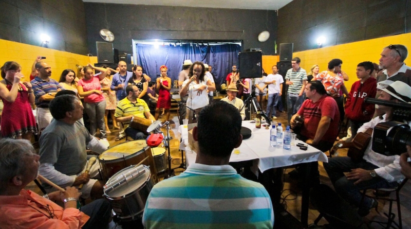 Uma vez por mês, roda do Samba da Tradição une diferentes gerações para resgatar a cultura local | Gesline Braga/Divulgação