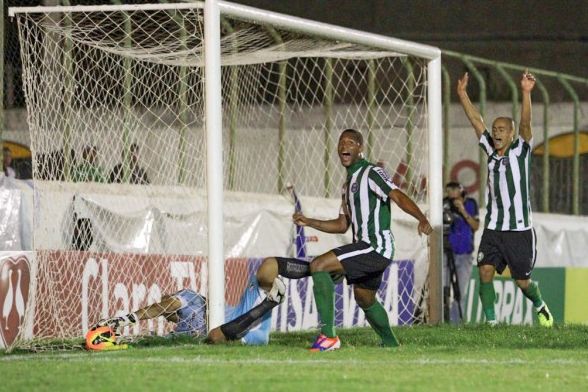 Bonfim comemora após fazer o primeiro do Coxa | Divulgação/Coritiba