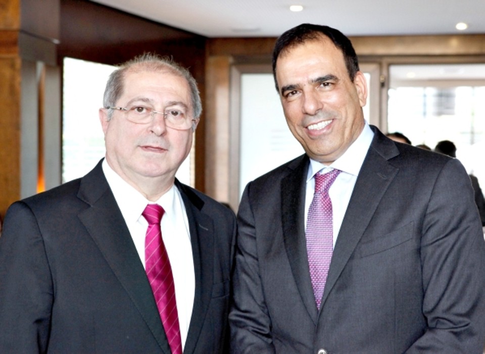 O ministro das Comunicações, Paulo Bernardo, fez ontem uma visita à sede da GVT, em Curitiba, onde foi recebido pelo presidente da empresa, Amos Genish (à dir.). O ministro veio para a abertura do seminário organizado pela Sociedade Brasileira de Engenharia de Televisão, na Universidade Positivo | Divulgação