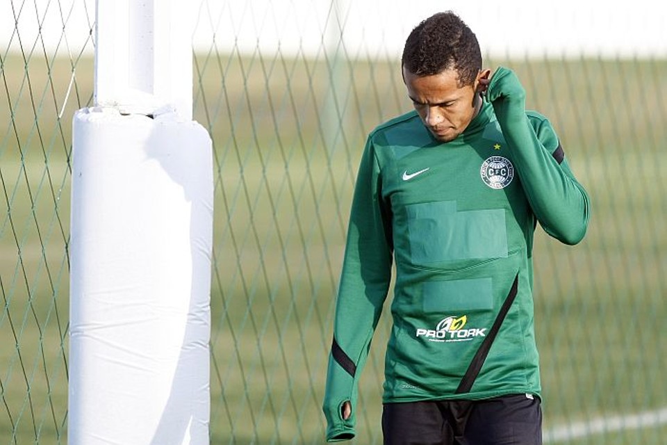 O técnico Marquinhos Santos tinha esperança de contar com Rafinha na partida contra o Goiás | Henry Milléo / Gazeta do Povo