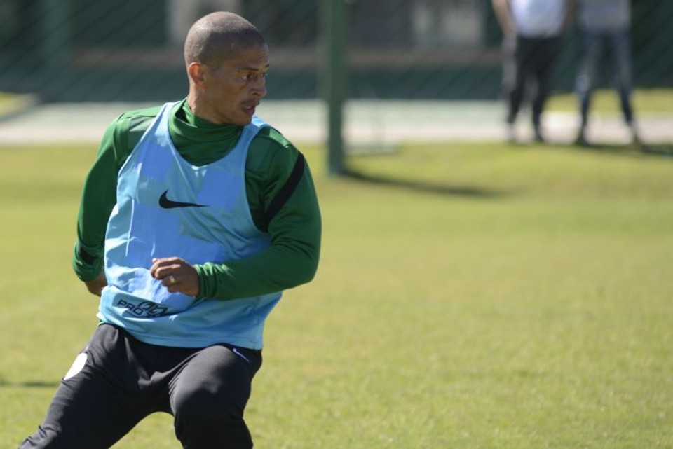 Alex não viaja para Manaus para duelo com o Nacional-AM | Henry Milléo / Gazeta do Povo