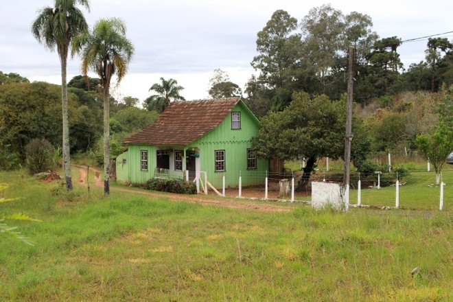 Não é rural: casa antiga, no Umbará, está dentro de Curitiba | 