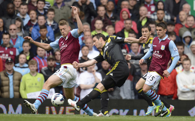 Frank Lampard, do Chelsea marca gol contra o Aston Villas | REUTERS/Philip Brown