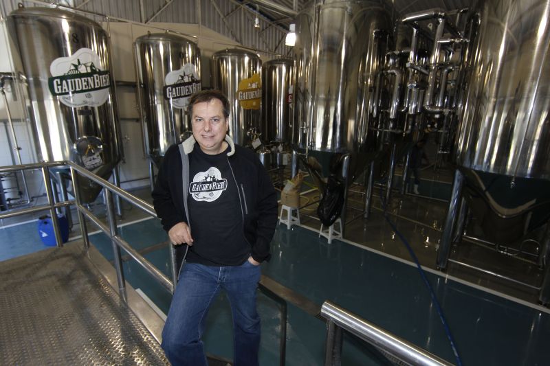 Ronaldo Flores, presidente da Procerva-PR e também dono da Gauden Bier: empresas estão ampliando produção | Aniele Nascimento/ Gazeta do Povo