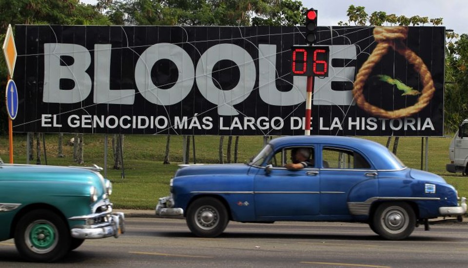 Painel em Havana acusa os EUA de praticarem genocídio ao manter embargo econômico durante 52 anos | Enrique De La Osa/Reuters