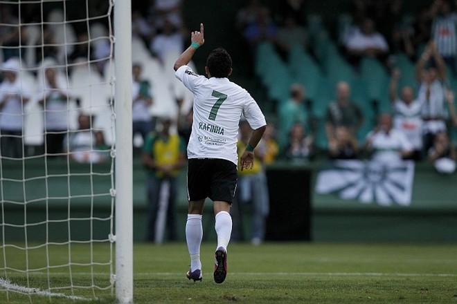 Rafinha comandou a vitória coxa-branca sobre o Toledo: campeonato marcou o retorno à boa fase do baixinho |