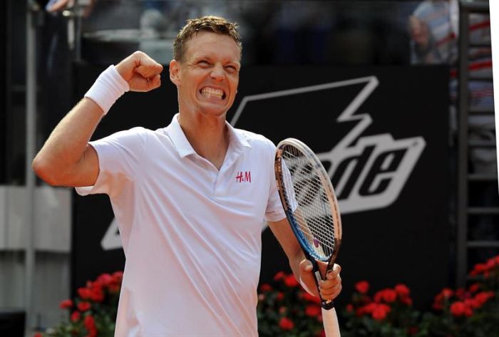 Tomas Berdych comemora virada sobre Novak Djokovic que o colocou nas semifinais em Roma | Maurizio Brambatti / EFE