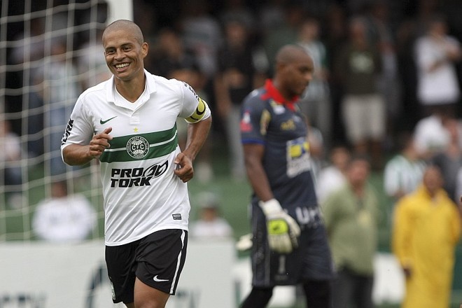 Alex foi o cara do Coxa no Paranaense: artilheiro e capitão |