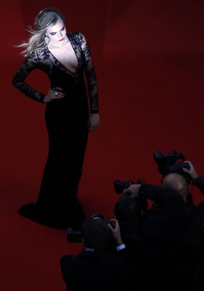 A modelo Cara Delevingne em Cannes |