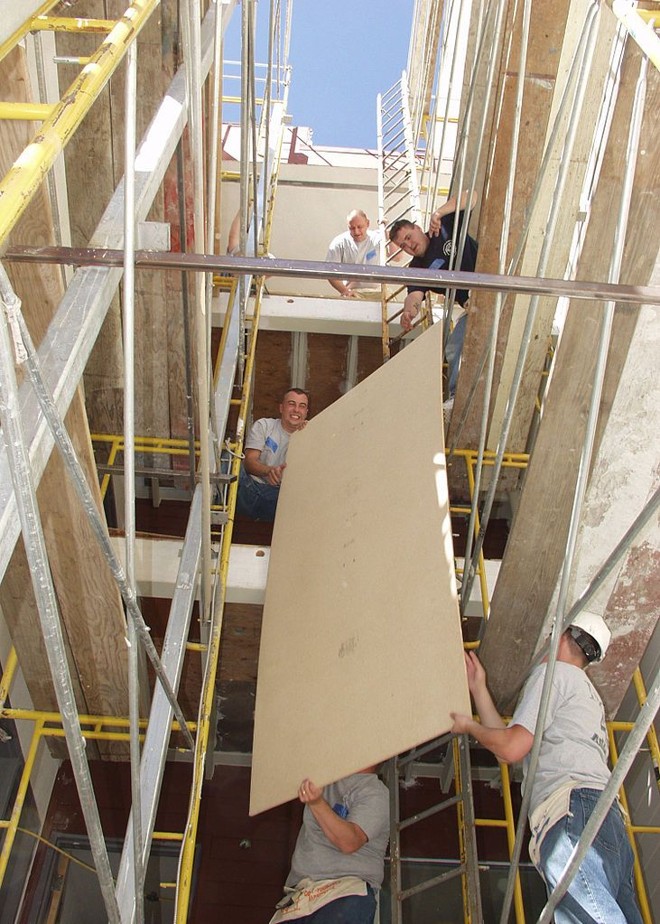Largamente utilizado no exterior, drywall é usado em obras de ONG norte-americana que constroi casas para desabrigados |