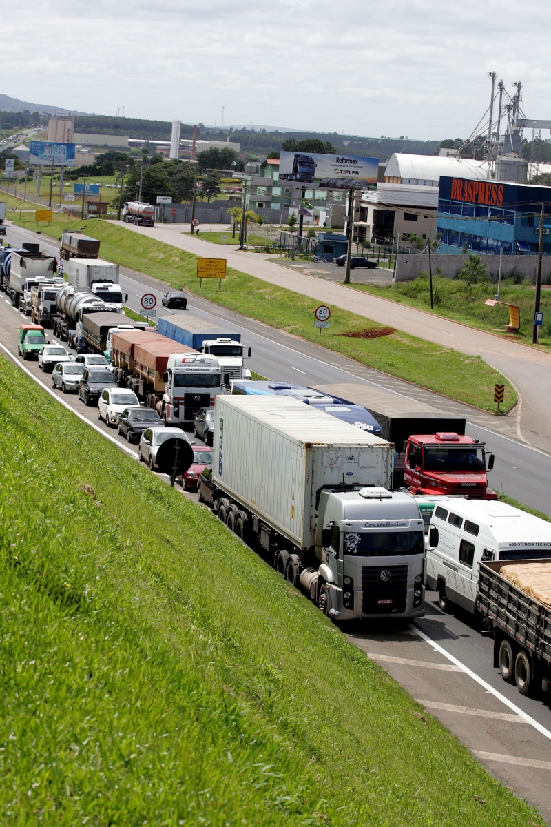 Polícia Rodoviária e MPT participaram da ação | Josué Teixeira/ Gazeta do Povo