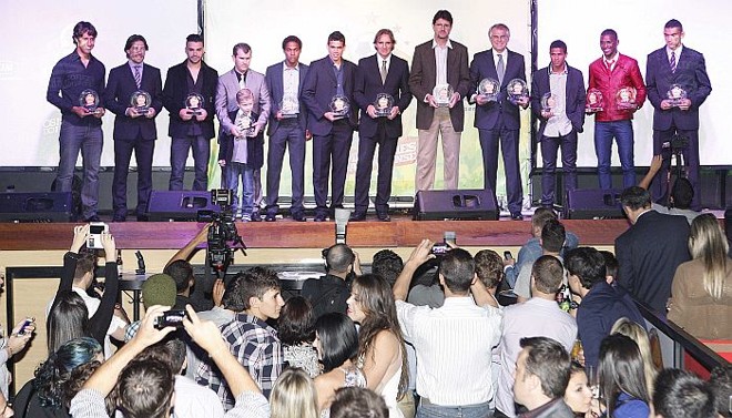 Jogadores eleitos na seleção do Estadual na premiação dos Melhores do Paranaense | 