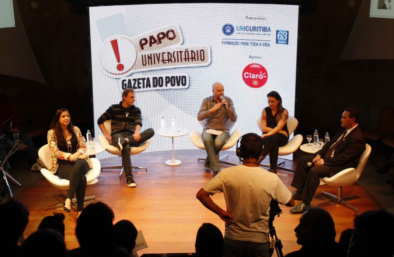 Tudo vira piada foi o tema do Papo Universitário, ontem | Jonathan Campos / Gazeta do Povo