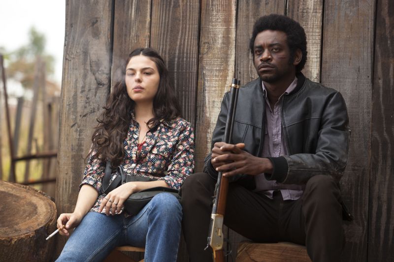 Ísis Valverde e Fabrício Boliveira dão vida à paixão forte sugerida pela canção | Hugo Santarem/ Divulgação