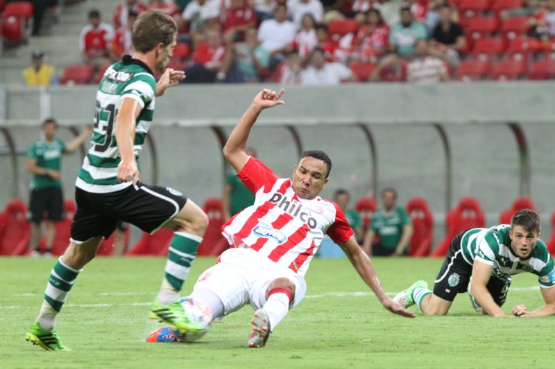 Em sua nova casa, Náutico ficou no empate com o Sporting | Guga Matos / JC Imagem / Folhapress