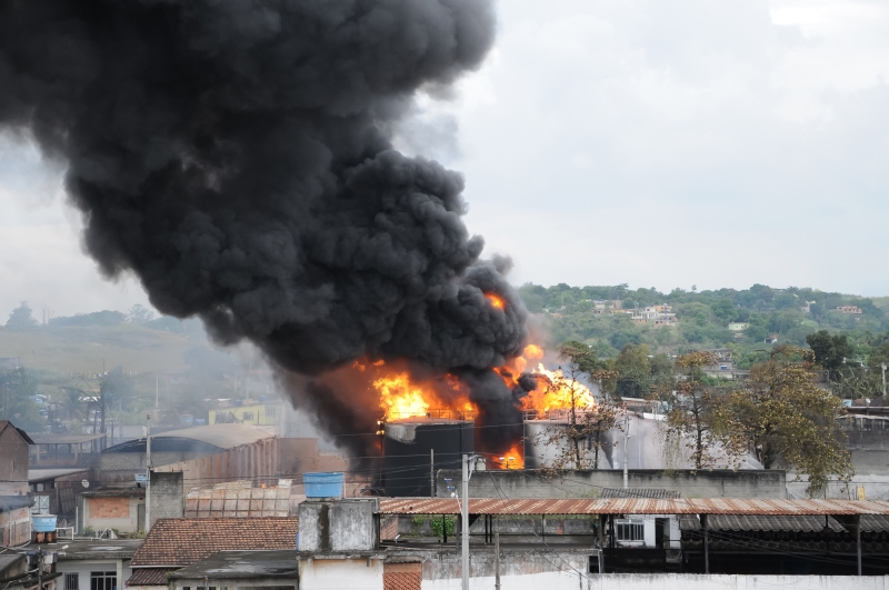 Seis tanques explodiram | Erbs Jr./Folhapress