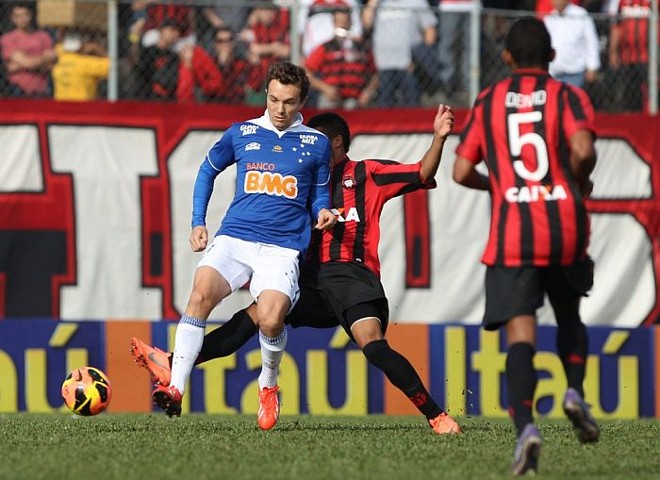 Criado no CT do Caju, Dagoberto reencontrou a torcida do Furacão |