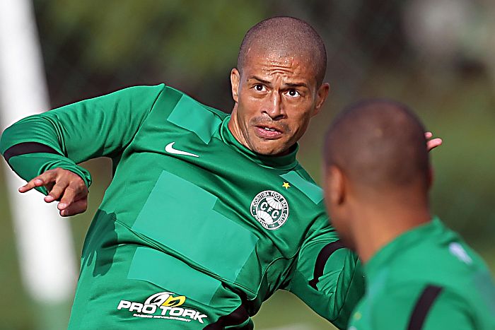 Alex pode chegar ao 400º gol em 18 anos de carreira na partida contra o Nacional-AM | Albari Rosa / Gazeta do Povo