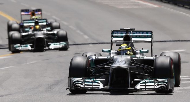Mercedes na ponta: início da prova teve Rosberg e Hamilton na ponta |