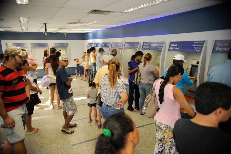 Informações falsas provocaram filas nos caixas eletrônicos | Tânia Rego/ ABr