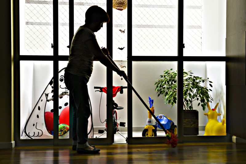 Domésticas e empregadores ainda têm muitas dúvidas sobre os novos direitos da categoria | Henry Milleo/ Gazeta do Povo