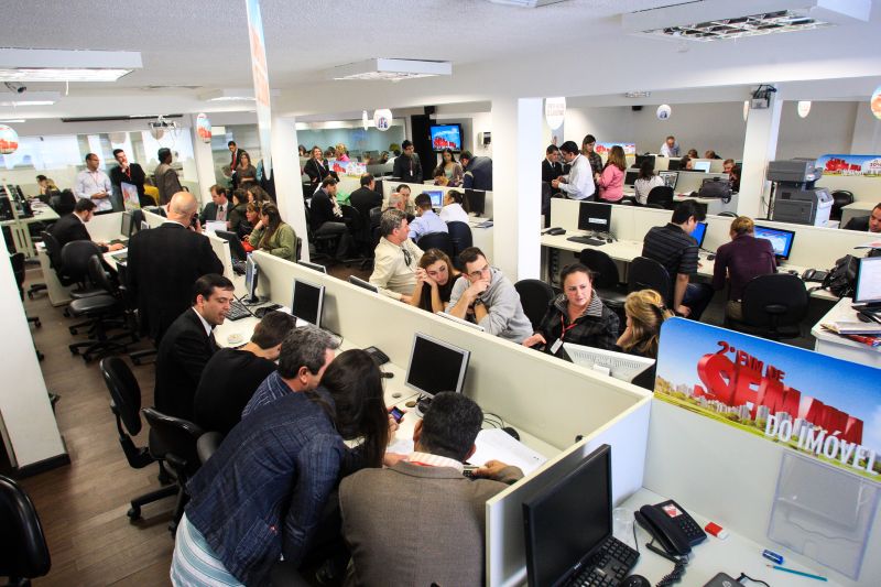 Evento segue, pelo menos, até as 20h deste domingo. Mas organizadores dizem que o "Fim de Semana no Imóvel" não tem hora para acabar | Brunno Covello/Agência de Noticias Gazeta do Povo