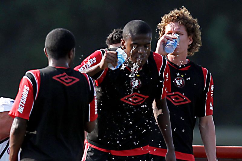 Atlético começa a testar os resultados da longa pré-temporada | Albari Rosa / Gazeta do Povo