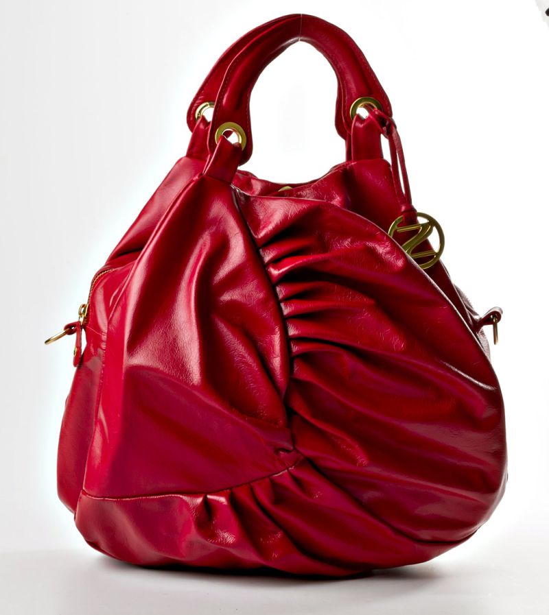 Mulheres costumam colocar a bolsa em qualquer lugar | Mel Gabardo/Gazeta do Povo