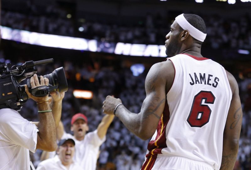 LeBron James foi escolhido por unanimidade para a seleção ideal da NBA | Reuters
