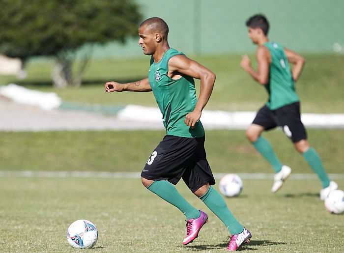 Patric está confirmado para o jogo com o Nacioanal, em Manaus | Daniel Castellano / Gazeta do Povo