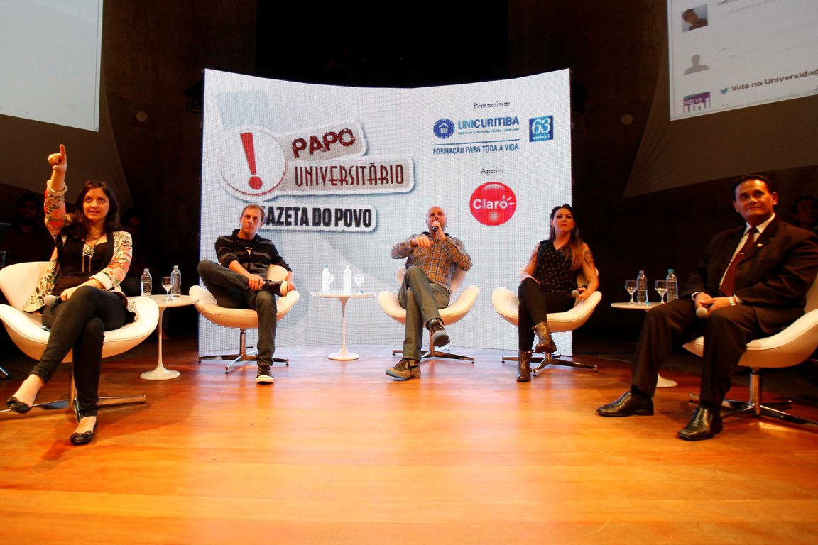 O último Papo Universitário ocorreu na quarta-feira (22), no Teatro Paiol, em Curitiba. | Jonathan Campos / Gazeta do Povo