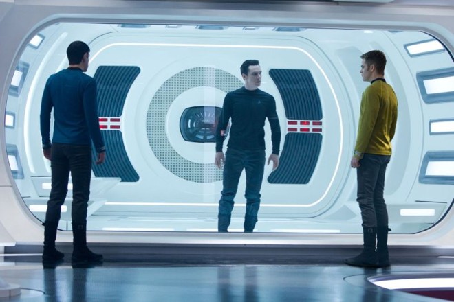 Kirk e Spock encaram o assustador vilão do novo filme | Divulgação