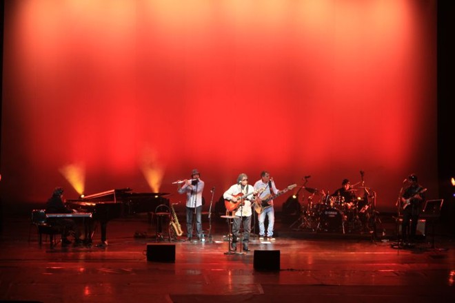 Virtuosismo instrumental foi um dos pontos altos da apresentação de Bituca no Teatro Guaíra | 