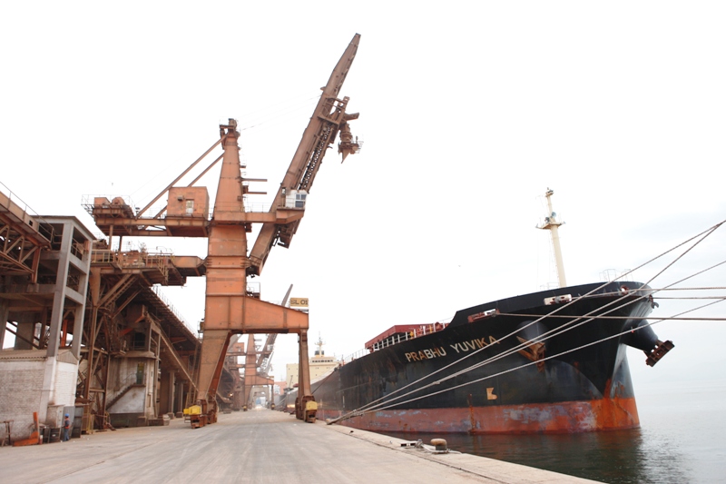 Segundo a Administração dos Portos de Paranaguá e Antonina, todos os serviços realizados nos terminais foram interrompidos pela paralisação, que foi organizada pelo Sindicato dos Estivadores de Paranaguá e Pontal do Paraná nesta terça-feira (14) | André Rodrigues / Agência de Notícias Gazeta do Povo