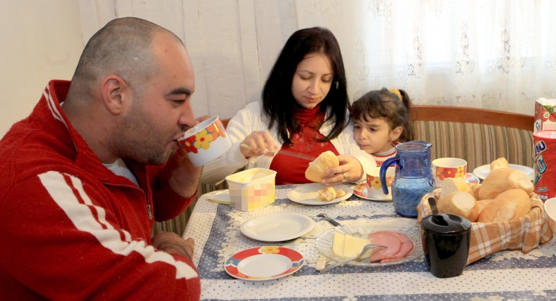 Café da manhã da família Martins custa R$ 14,23, sendo R$ 4,44 só de impostos. A nova lei revelará apenas metade desse peso tributário | Aniele Nascimento/ Gazeta do Povo