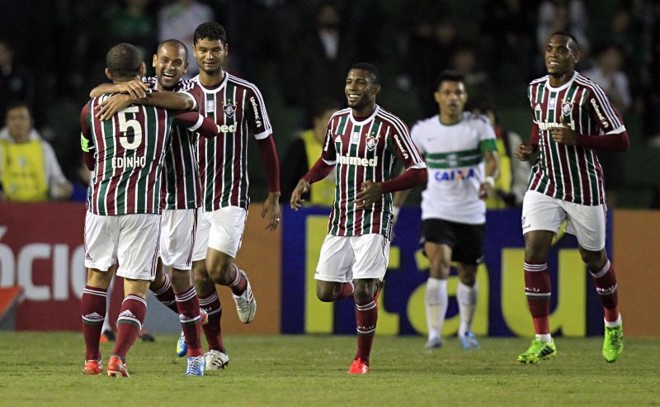 Carlinhos comemora o gol do Fluminense no Couto Pereira | 