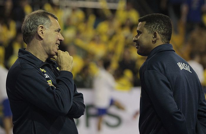 Técnico Ney Pereira conta com a experiência de Manoel Tobias no trabalho de renovação da seleção de futsal | Hugo Harada / Gazeta do Povo